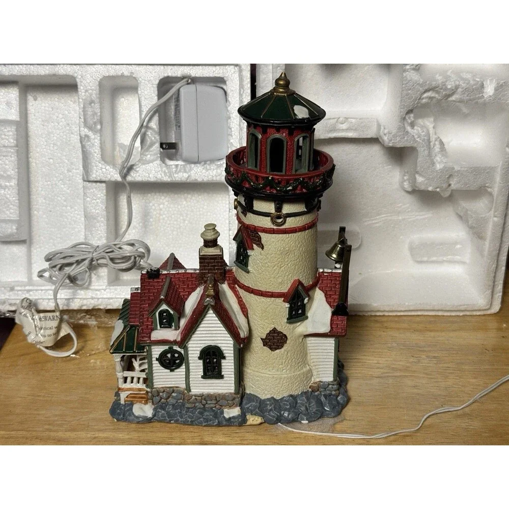 Lemax Plymouth Corners Sailors Point Lighthouse #35818A Rotating Beacon READ